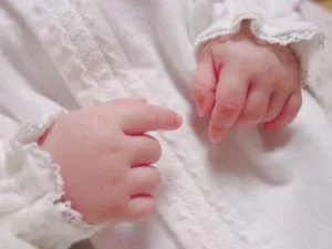 赤ちゃんの手